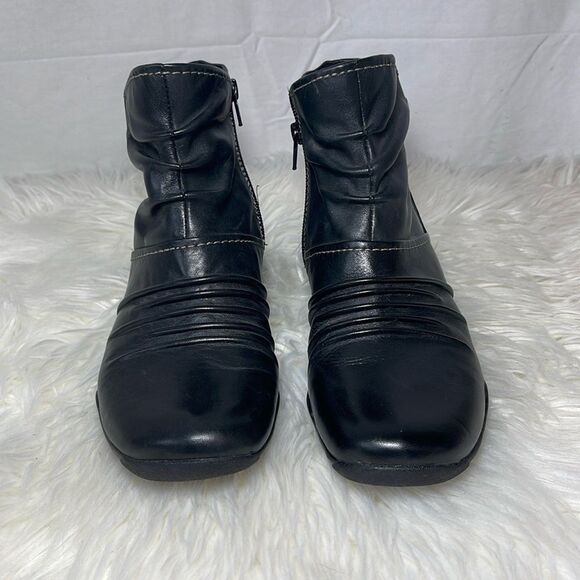 Clarks Artisan Black Leather Ruched Side Zip Booties Sz 8.5 - Picture 2 of 6